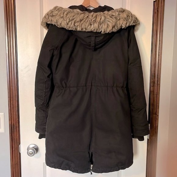 Community (Aritzia) Paradigm Parka - Picture 4 of 10